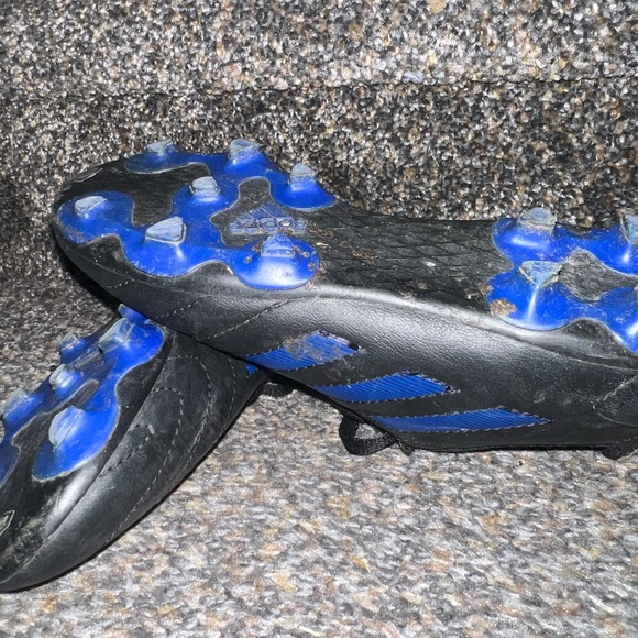 Adidas soccer cleat’s size 2. In good condition. Black and blue. Big kids. - Picture 8 of 11